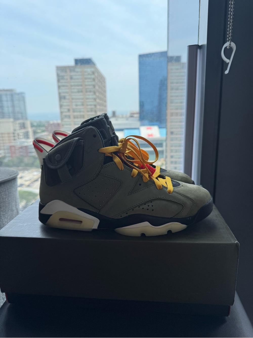 Jordan 6 Travis scott Sz 8